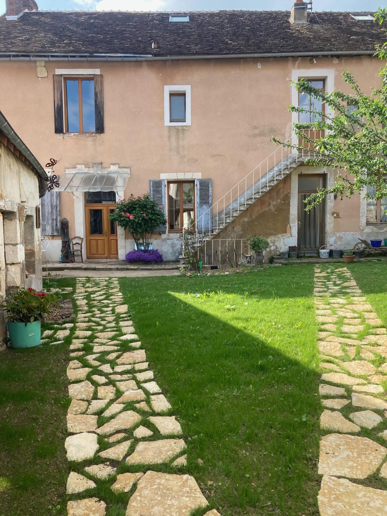Sur Les Ailes Du Papillon-La Suite Saint-Sauveur-en-Puisaye Dış mekan fotoğraf