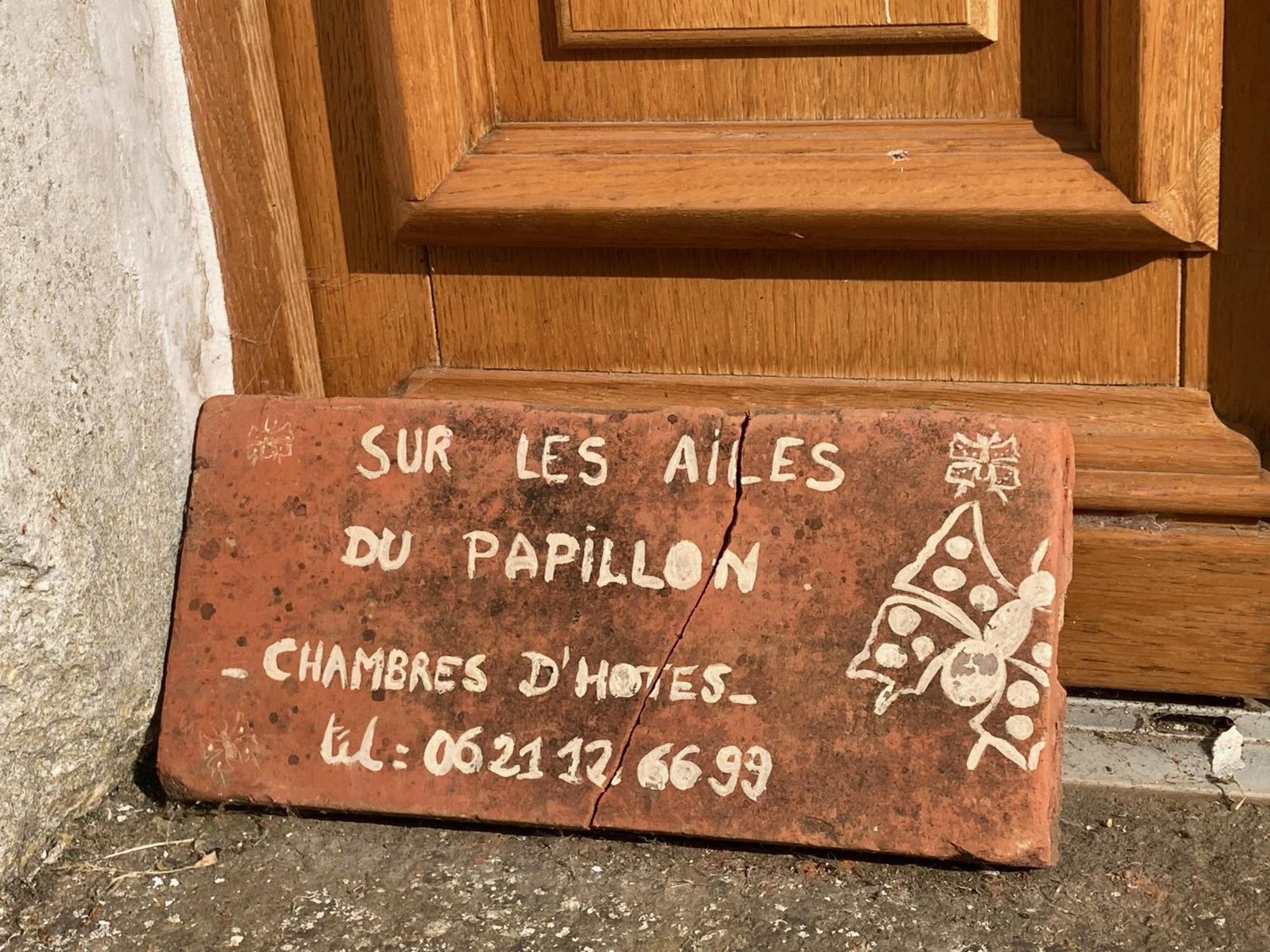 Sur Les Ailes Du Papillon-La Suite Saint-Sauveur-en-Puisaye Dış mekan fotoğraf