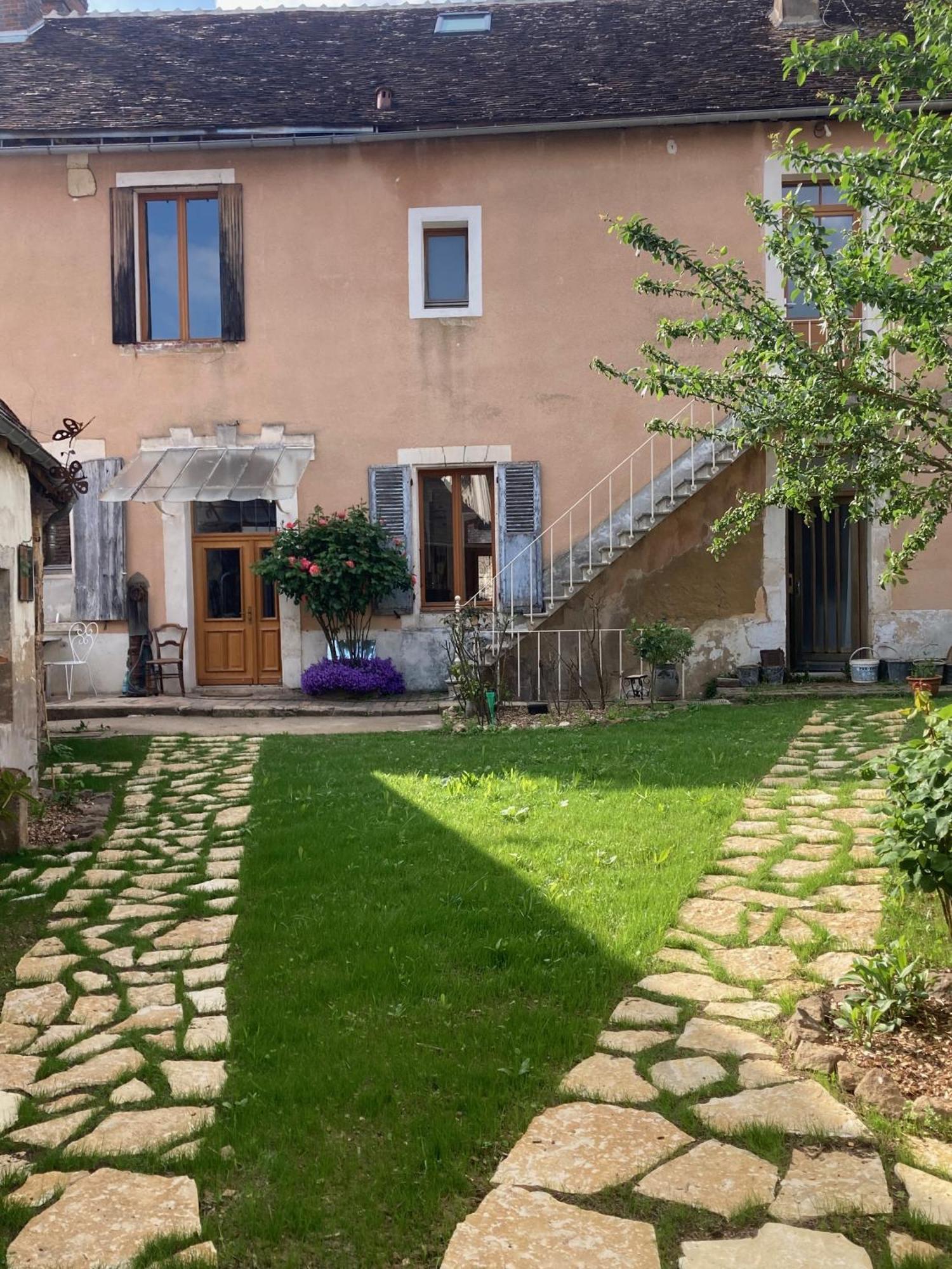 Sur Les Ailes Du Papillon-La Suite Saint-Sauveur-en-Puisaye Dış mekan fotoğraf