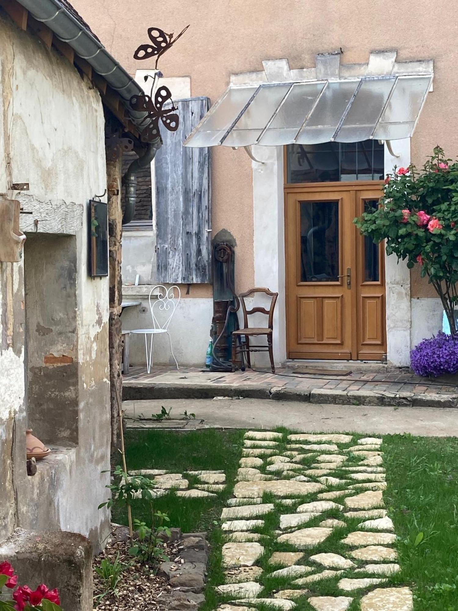 Sur Les Ailes Du Papillon-La Suite Saint-Sauveur-en-Puisaye Dış mekan fotoğraf