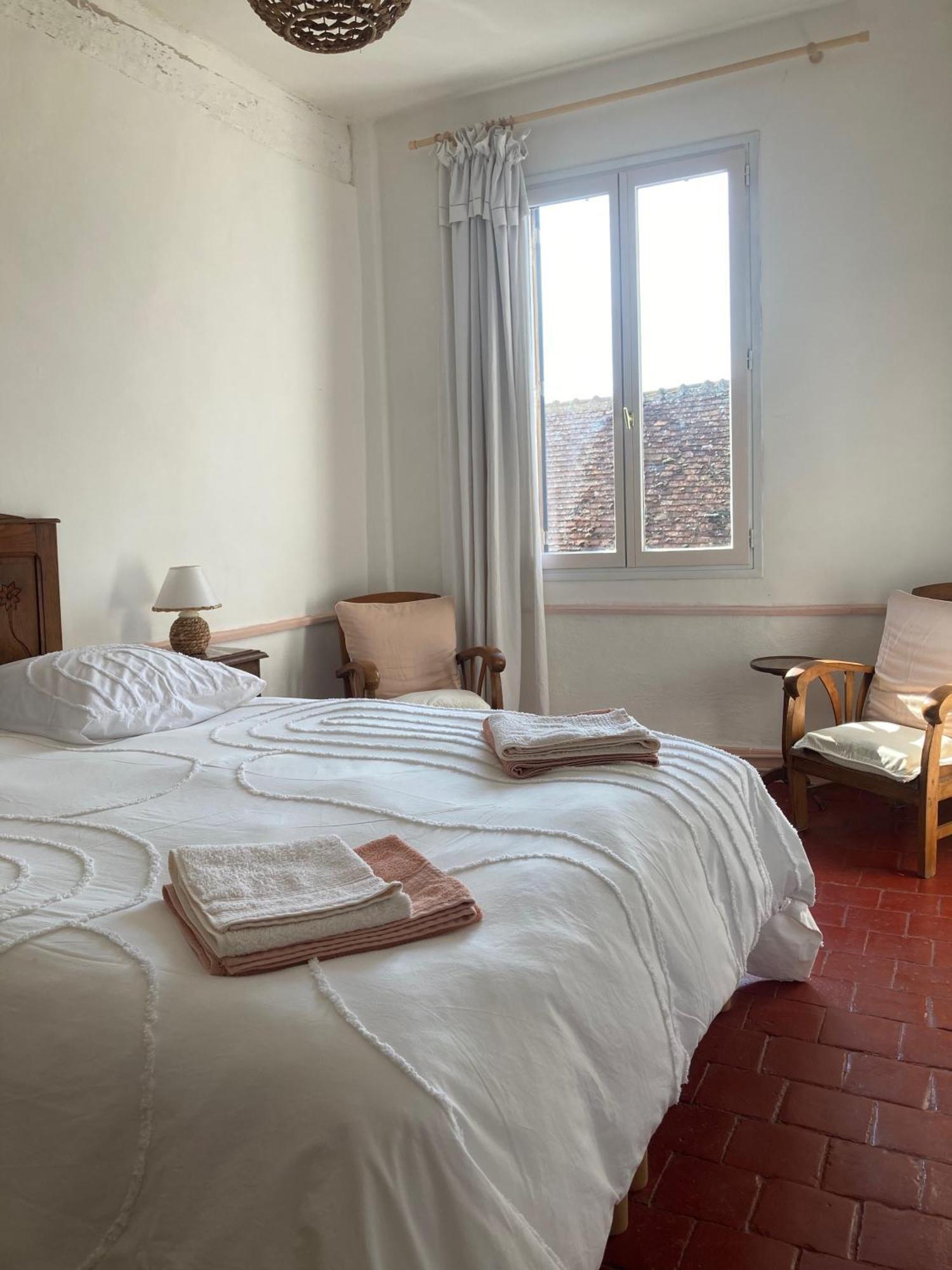 Sur Les Ailes Du Papillon-La Suite Saint-Sauveur-en-Puisaye Dış mekan fotoğraf